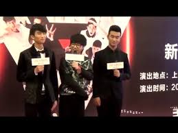 2013年WWE上海巡演震撼落幕：赛果揭晓，激情瞬间重温！