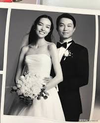 国模菲菲：她与孙菲菲是否为同一人？背后又与经纪人上演了怎样的绯闻戏码？