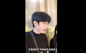 严肃男生恋爱中的俏皮幽默：当‘正经’遇到‘污’