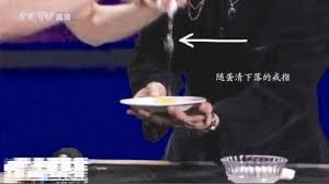 刘谦在咏乐汇上的‘最倒霉’瞬间：魔术师的意外挑战